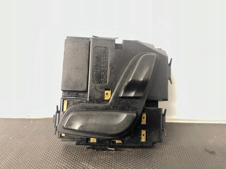 MERCEDES E KLASA 212 W212 PANEL Siège Gauche A2048701858