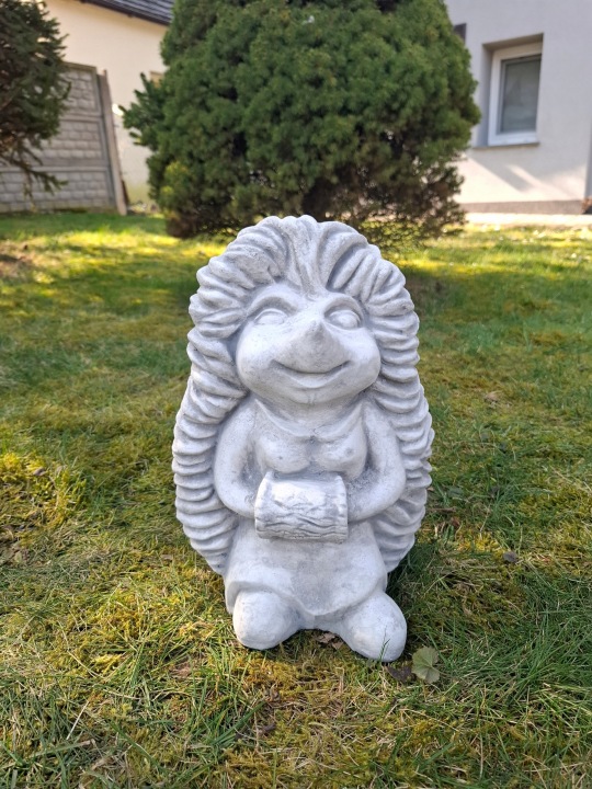 Betonová figurka Ježek, socha ježka, zahradní figury