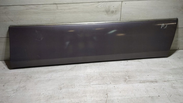 moulding door right front Mercedes w124