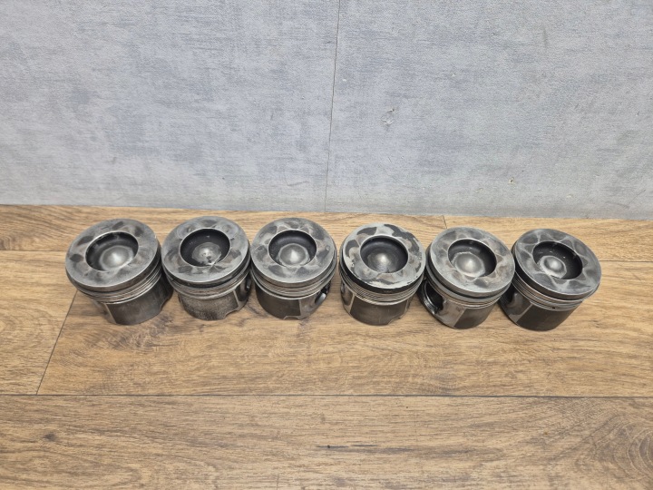 BMW pistone N57D30 3.0D F01 F06 F10 F11 F12 F13 F30 F31 F32 F33 F36 7812585