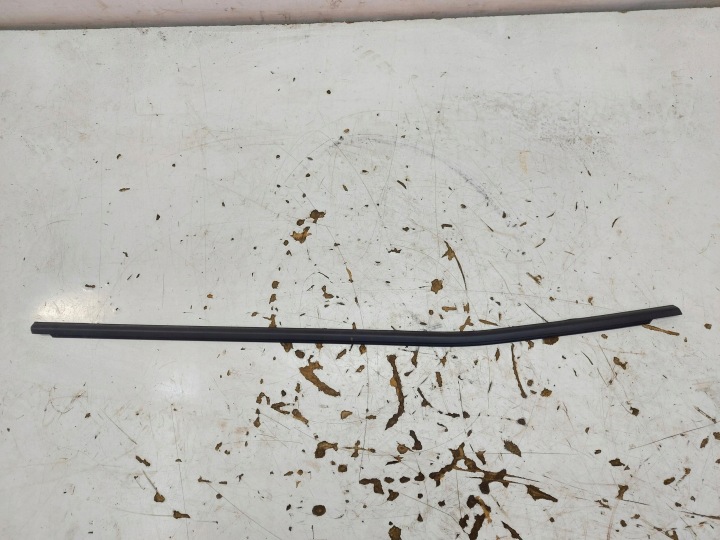 VW ID4 11A , 2024r SUV 5D moulding door front right 11A837478B