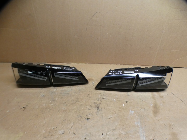 PEUGEOT 308 T10 III Licht links rechts heck 9835300480 9836300380