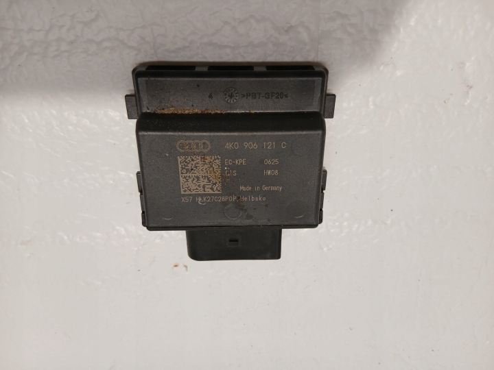AUDI A4 B9 LIFT module control unit POMPY of the fuel 4K0906121C
