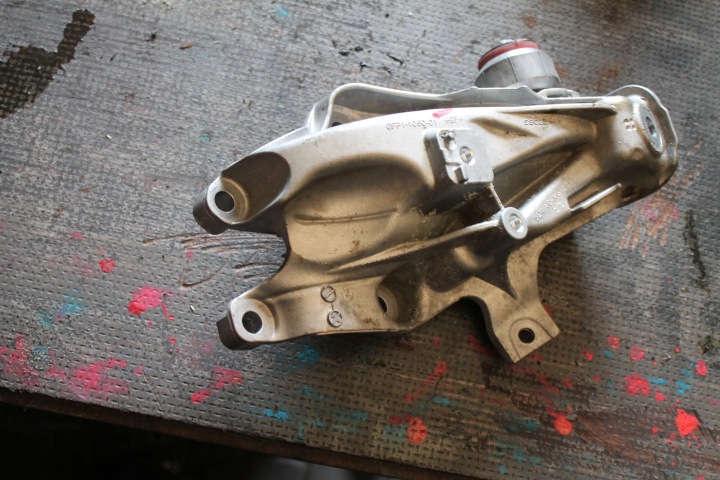 4563. supporto Supporto motore staffa fissaggio BMW 9847393
