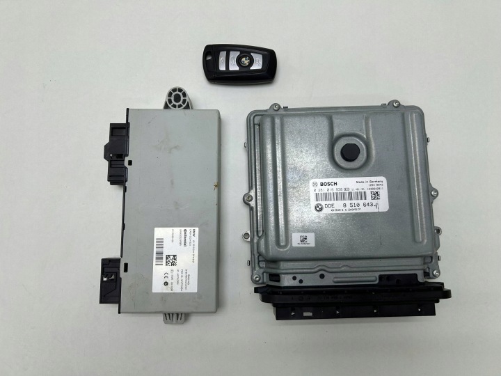 Computer / Bedienteil ECU / Schlüssel BMW 5 F10 F11 530d N57 8510643