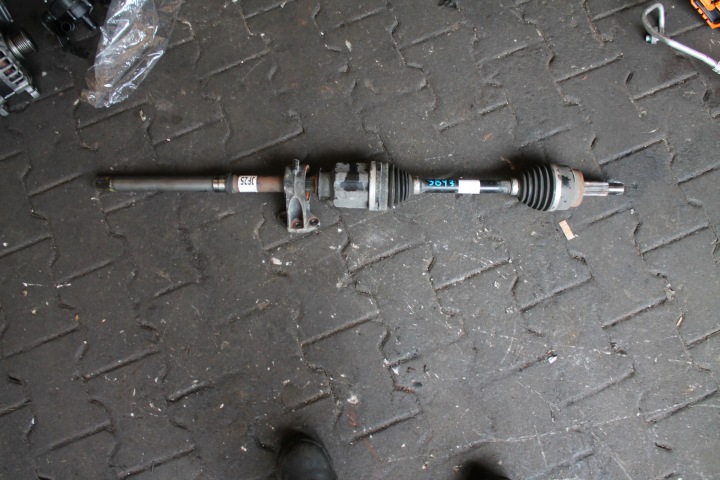 3893. poloos předek pravá HYUNDAI TUCSON 49501CZ100 49560-P0250