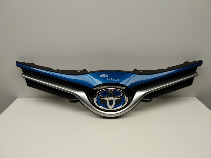2014-2017r Toyota Yaris III lift hybryda Grille w Pare choc Avant