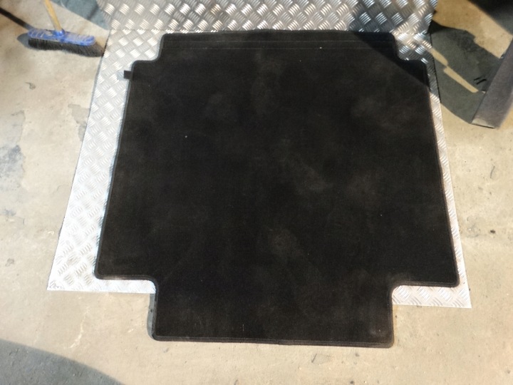 TAPPETO RIVESTIMENTO PIANALE PAVIMENTO TAPPETINO TAPPETO TAPPETTI PORTELLONE COFANO POSTERIORE MERCEDES W213 COMBI 1