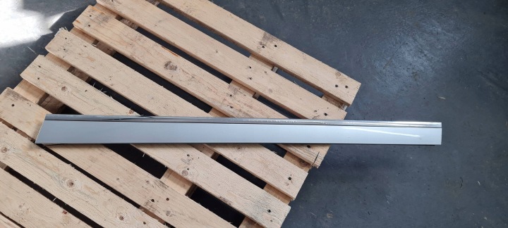 A6 C6 LIFT lajsna donja vrata desna desni prednji dio LX7W 4F0853960J