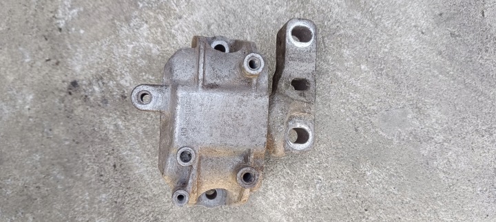 holder engine mount SKODA VOLKSWAGEN 2.0 TDI 1K0199262CB
