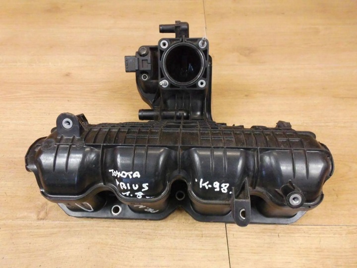 Toyota Prius III 1.8 intake manifold 17120-37052