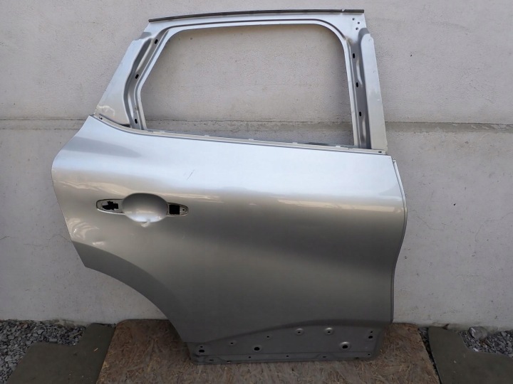 dvere pravé zadné pravý zadok RENAULT CAPTUR 2 II HF 2020- 821000072R