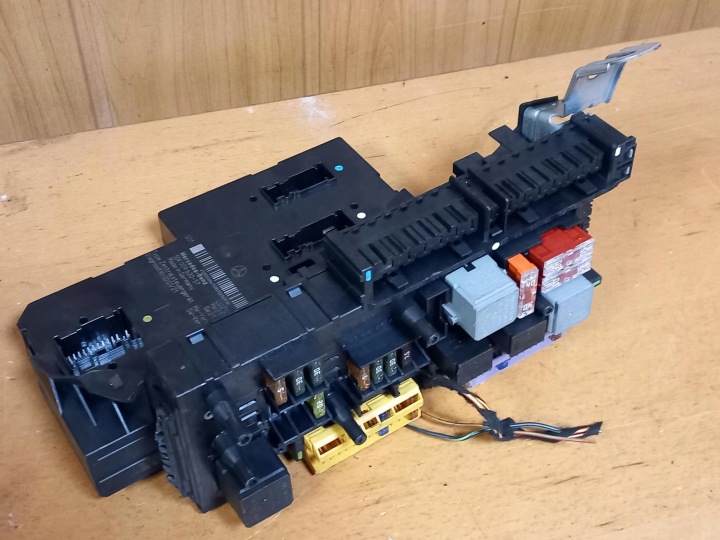 Unité de contrôle Module SAM MERCEDES E-KLASA W212 2.2 CDI 2129000004