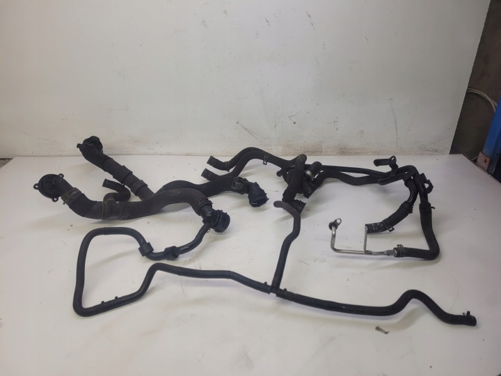 rohr Schlauch Rohr des Wassers AUDI VW SKODA Original 1K0121049CA