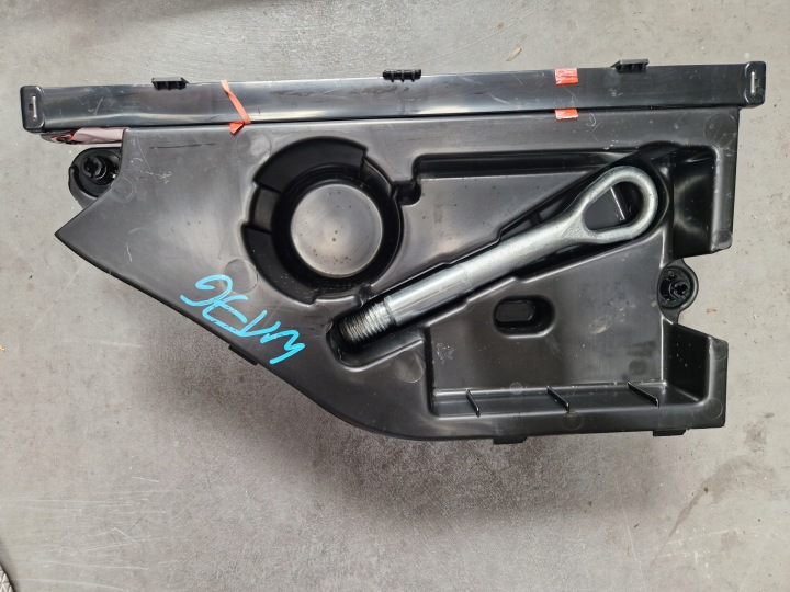 boot floor well UCHO MERCEDES A KLASA W176
