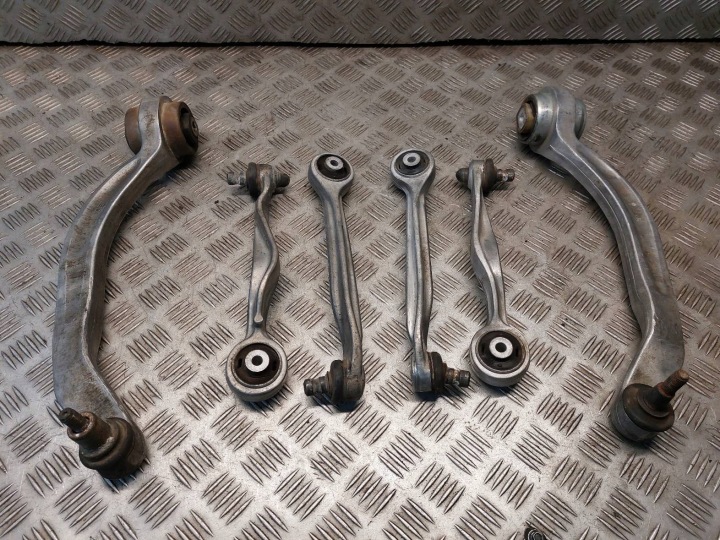 KOMPLET WAHACZY front AUDI A4 B6