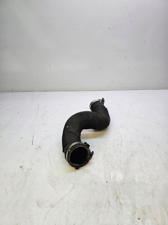 pipe hose of the intercooler AUDI Q5 8R 8R0145737J
