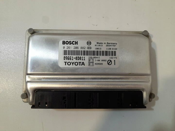 Toyota Yaris und Bedienteil / modul ECU 896610D011 (W1)