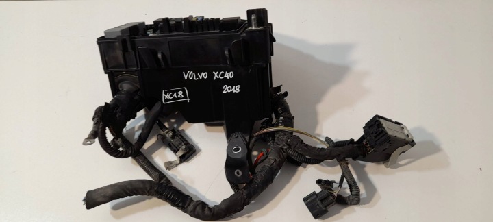 Volvo XC40 Szkerény biztosítékszekrény / Komplet 8888752265 (XC18)