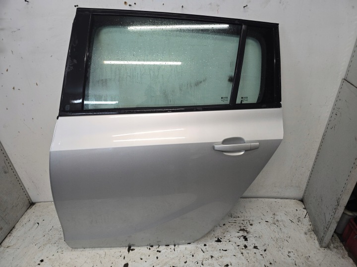 OPEL ZAFIRA C dvere ľavý zadok Ľavé zadné Z176 strieborné