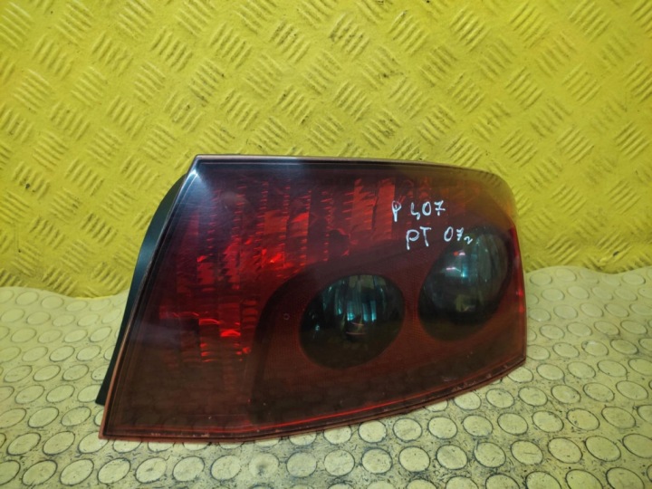 PEUGEOT 407 Licht rechts heck 9656606280