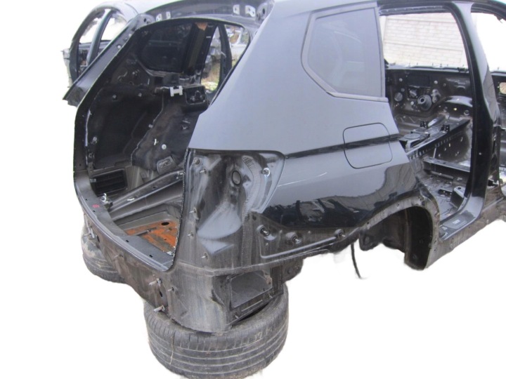BMW X3 F25 schwarzer Radhaus Längsträger rechts heck Kotflügel hinten