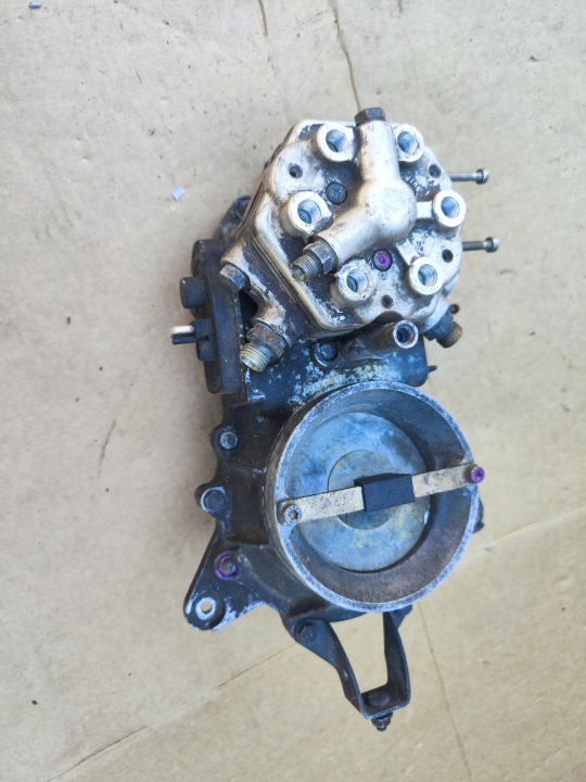 MERCEDES W124 2.6 3.0 M103 throttle flap ROZDZIELACZ injector of the fuel