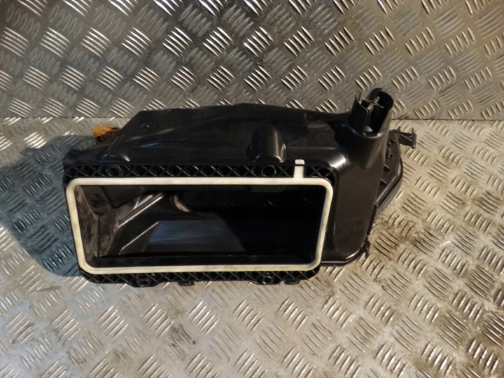 SCATOLA Tubo d’ingresso Presa aria AUDI GT TAYCAN 1