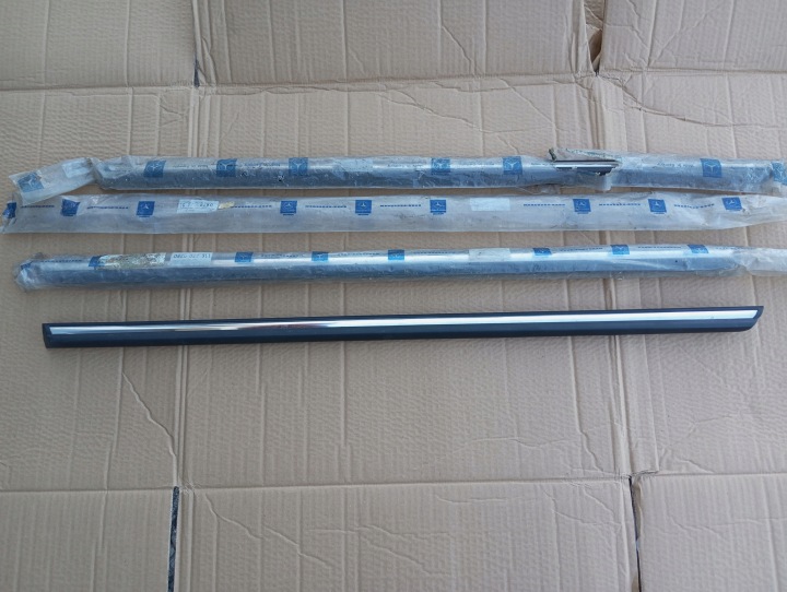 moulding door left rear part MERCEDES W116 SEL 1167300380