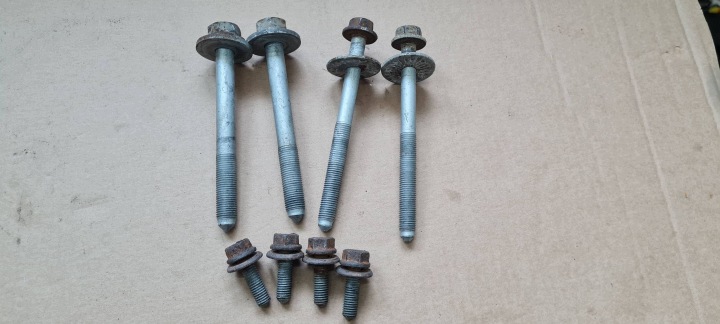 Q5 8R Schrauben Schraube Achsträgers heck Vorderachsträger träger SANEK WOZKA QUATTRO
