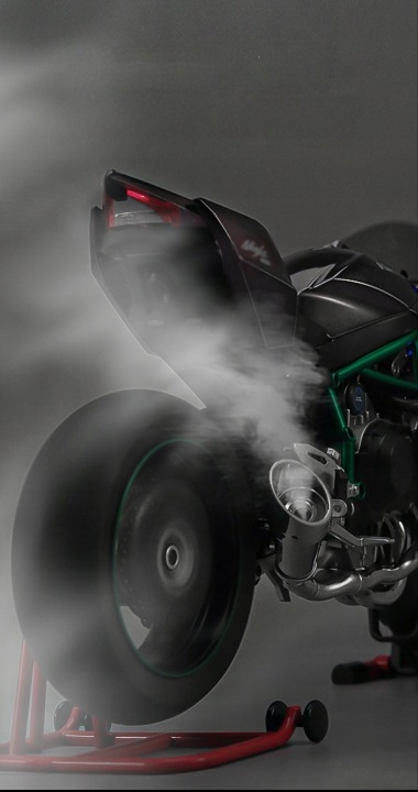 Модель Мотоцикла Kawasaki Ніндзя H2R 1:9 Дим Звук Двигуна Привід Вогні Led — фото 9