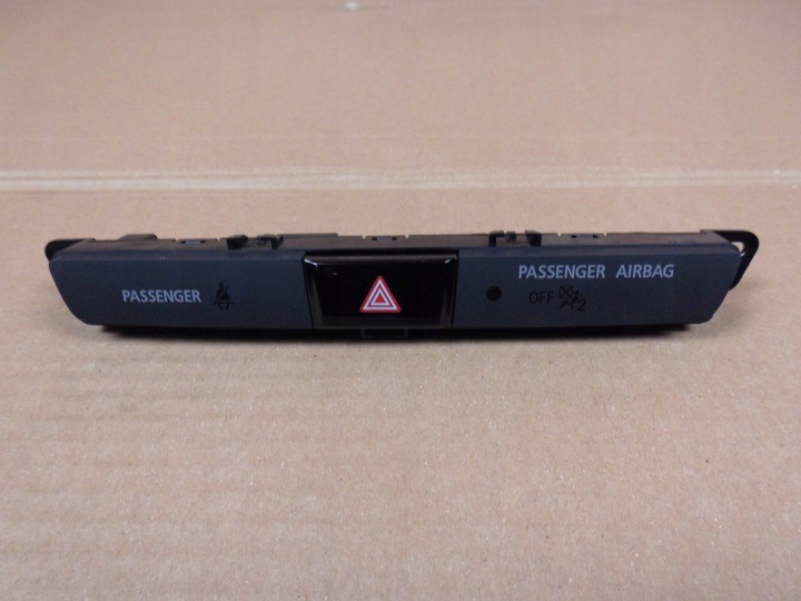 Mitsubishi ASX Interruttore comando luci Luci di emergenza 8002C587