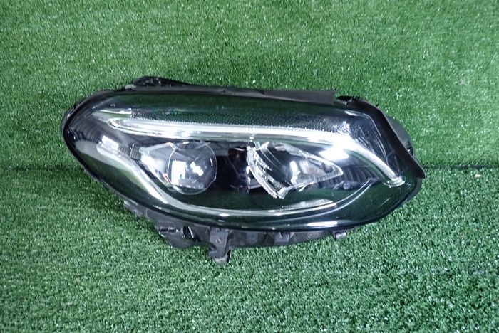 MERCEDES B-KLASA W246 246 LED 15- LIFT reflektor rechts Licht rechts