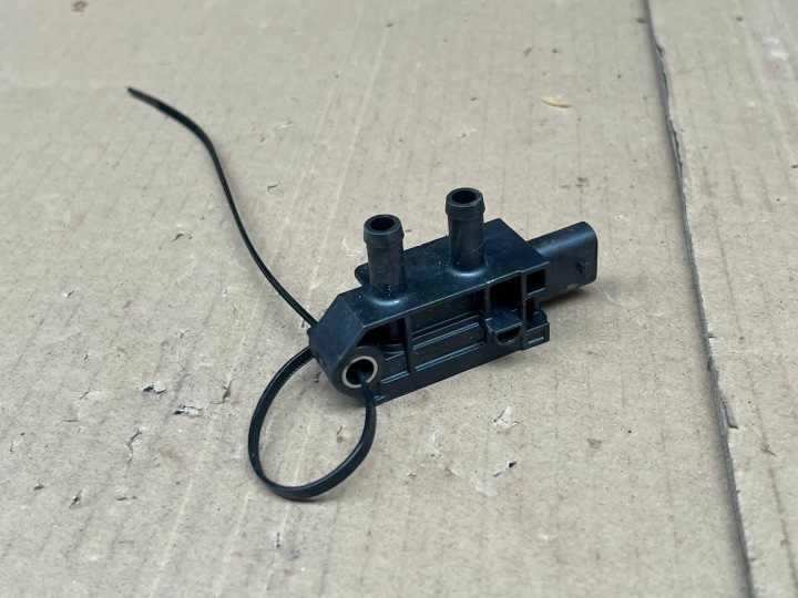 Capteur température gaz échappement ROZNICY CISNIEN 1.5 TSI VW T-ROC 05E906051P !J