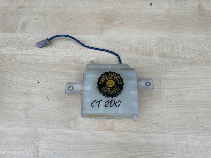 LEXUS CT200H 10-16 Behälter des Gasses Brems-