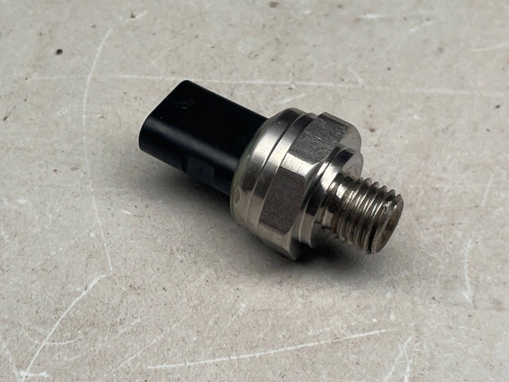 sensor druck oil VOLKSWAGEN T-ROC 05E906277A @M