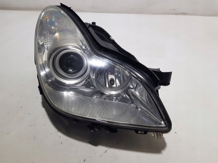 Licht XENON vorne rechts Mercedes CLS W219 UK ANGLIK