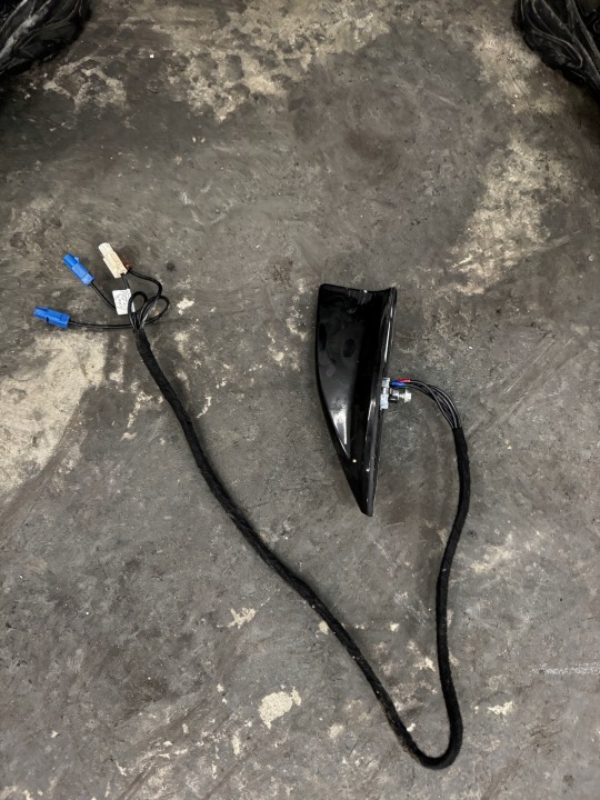 RENAULT AUSTRAL Antenne Toit RADIO Navigation GPS 282164003R