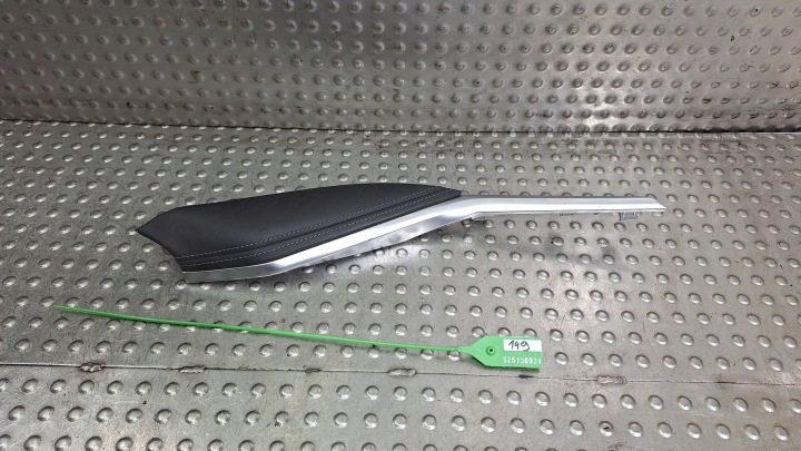 kryt záslepka TUNELU SRODKOWEGO pravá 9502525 BMW G80 G82