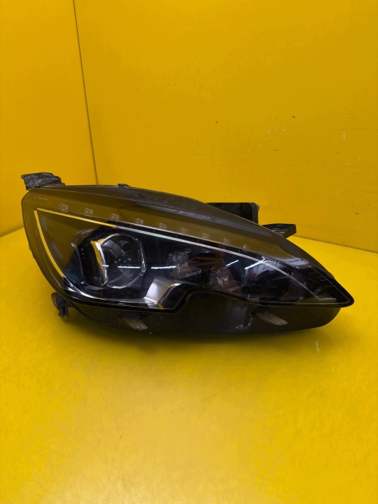light right Peugeot 308 T9 Full Led 9677832380-00
