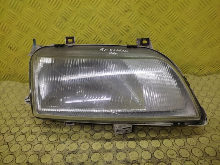 VW SHARAN and REFLEKTOR light right front