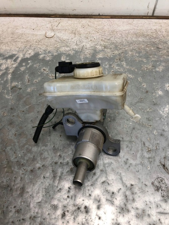 Servo frein Réservoir AUDI A4 B8 A5 8K0611301A