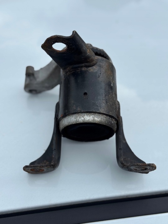supporto Supporti motore usato FORD FIESTA MK7 8V51-6F012-AE