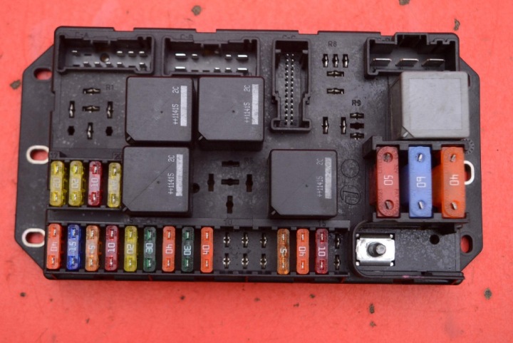 Module fusibles AW93-14A073-BC JAGUAR XJ X351 3.0 TDV6 275 KM 09-15