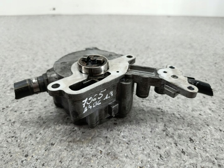 POMPA VACUM VW PASSAT B5 FL 038145209C BOSCH 8
