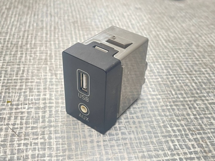 Adattatore AUX HYUNDAI KONA e 96120-K40004X @A