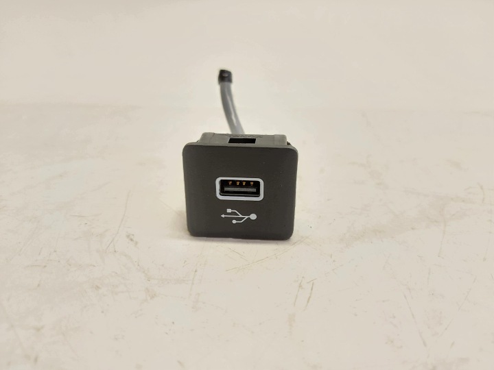 Honda HR-V III eHEV adapter USB upravljačka