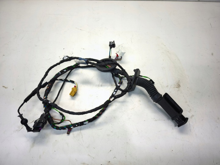 svazek dveře levý nebo pravý záď AUDI A4 B9 8W0971687BC