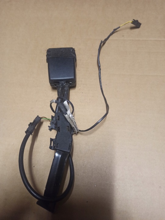ZAPINKA ÖV, SZÍJ RECHTS SENSOR AUDI 8P0 857 756 G 01C AUDI