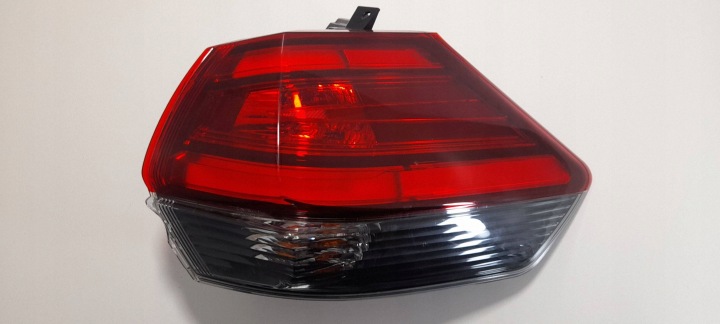 Nissan X-Trail T32 lift 2017-2023 light rear right 22023746 (R451)